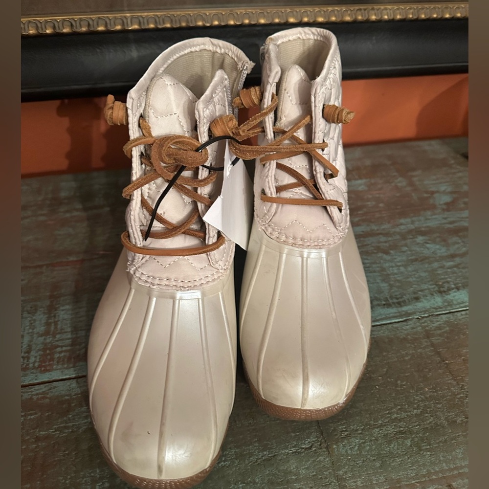 Sperry Saltwater Boot Ivory w Gold Girls Sz 4